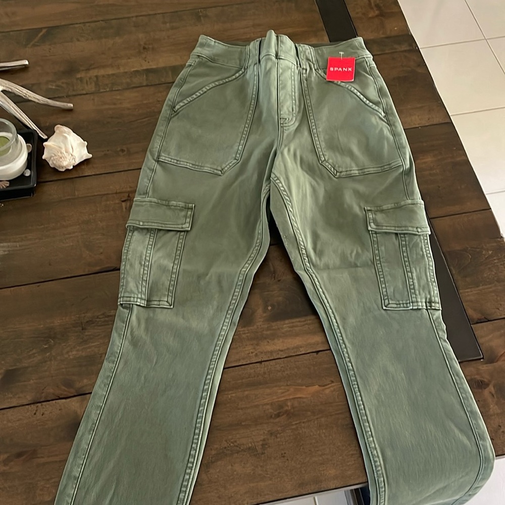 NWT- SPANX Stretch Twill Csrgo Pants in Green Size Small